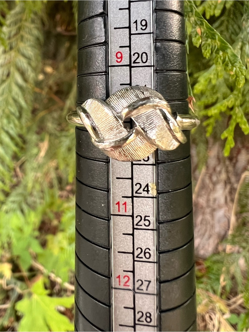 Avon Silver Tone Linked Ribbon Ring - Women Ring.